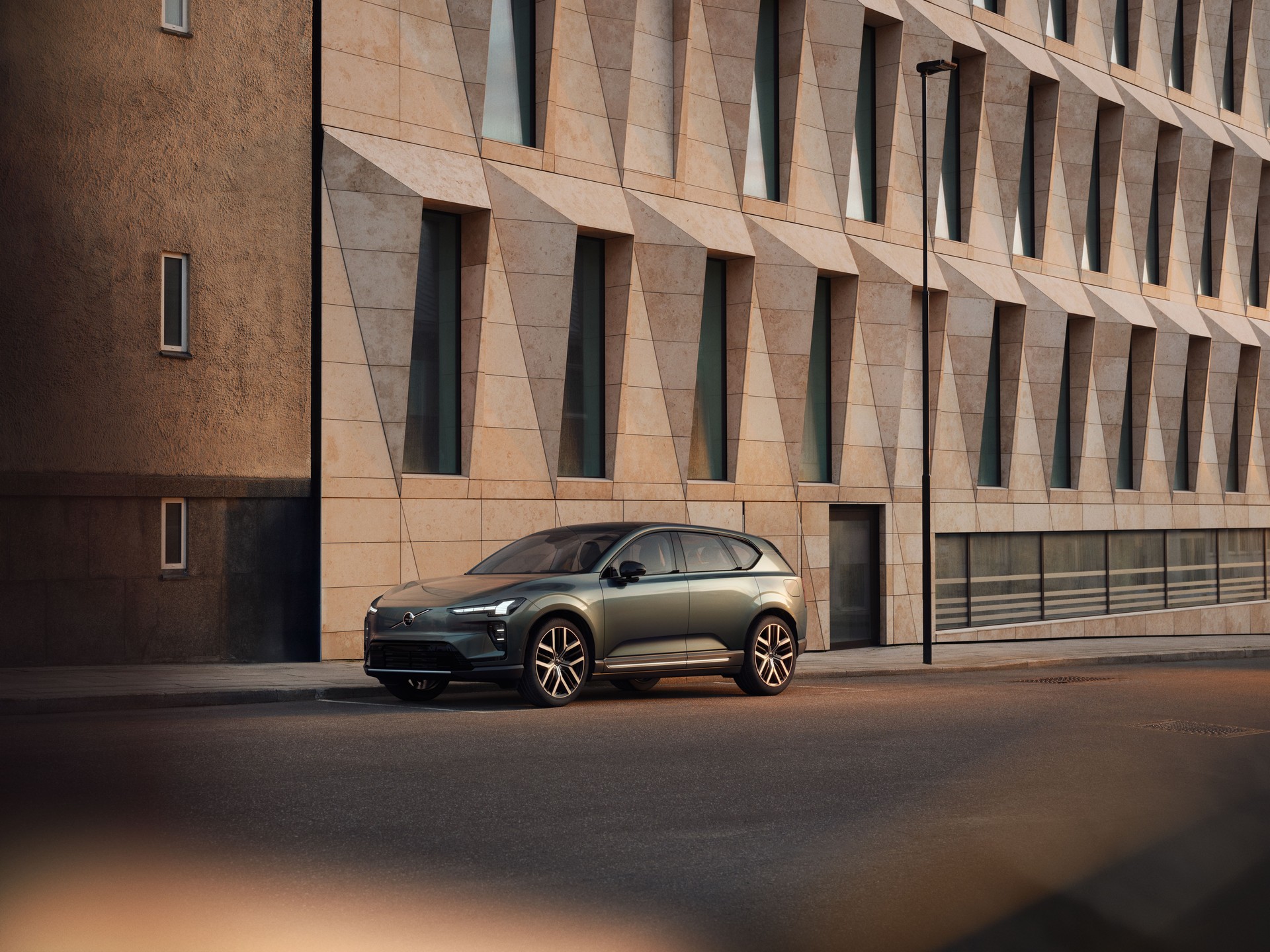 Volvo’s Q3 Sales Fell 10.7% as Fully Electric Cars Rose 29%